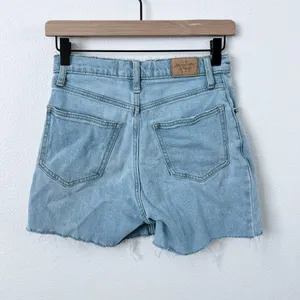 Abercrombie 90s Straight Ultra High-Rise Shorts thumbnail 2