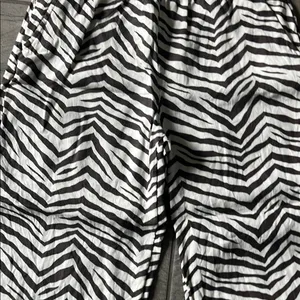 Tahari Black and White Wide Leg Jumpsuit thumbnail 4