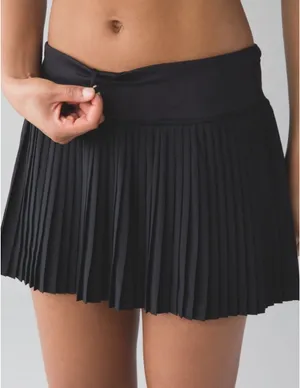 GORGEOUS LULULEMON WORKOUT SKIRT SIZE 4!!! adjustable waist and fits me as a size 2 thumbnail 1