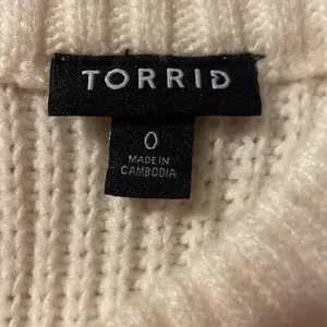 Torrid Short Sleeve‎ Sweater Size L thumbnail 4