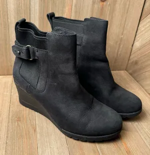UGG Black Leather Indra Wedge Ankle Booties Shearling‎ Lining Rubber Sole sz 5.5 thumbnail 1
