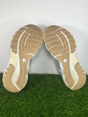 Brooks Glycerin 20 Running Shoes Gray Cream Women Size 9.5 Road Running Sneakers thumbnail 8