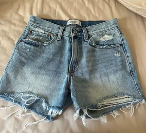 Abercrombie Boyfriend Mid-Rise Shorts thumbnail 1