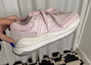 Pink new balance 5740  thumbnail 1