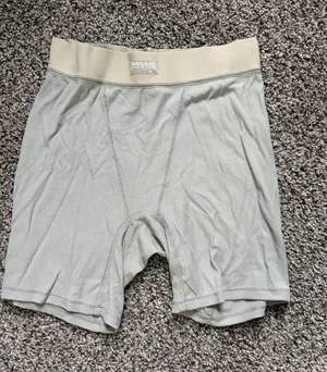 Skims shorts thumbnail 1