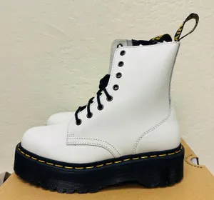 Dr. Martens Jadon Platform Classic 8-Eye Boot thumbnail 1