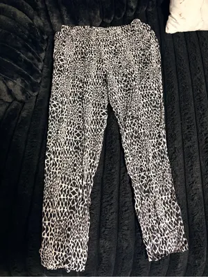 PINK Victoria's Secret Black & White Animal Print Wide-Leg Pants thumbnail 2