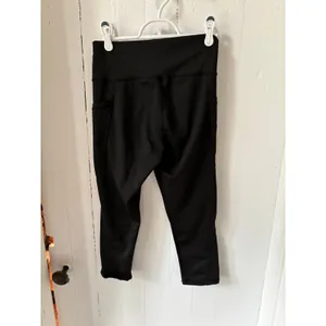 Shein Cropped Leggings size small nwot thumbnail 2
