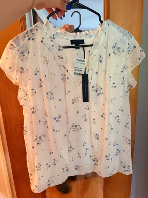 White Floral Top Size XL thumbnail 1