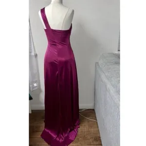 Windsor Burgundy One Shoulder Satin Formal Maxi Dress Size S thumbnail 3