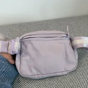 Lululemon Athletica everywhere belt bag in lilac ether/white opal/white. thumbnail 4
