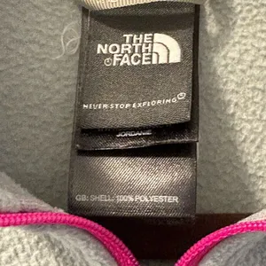 The North Face Women's Light Gray Fleece with Pink Zipper thumbnail 5