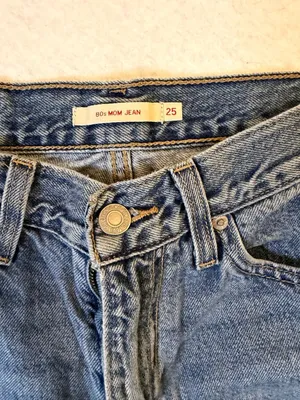 Levi's Premium 80s Mom Jeans High Rise Light Wash Size 25 thumbnail 3
