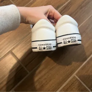White converse sneakers size 8 thumbnail 5
