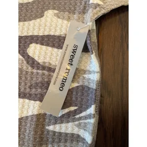Sweet Romeo Gray Camo Waffle Knit Top‎ NW Size Small thumbnail 4