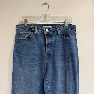 Levi’s Medium Wash Wedgie Straight Crop Jeans Sz 32 thumbnail 3