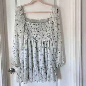 Aritzia Wilfred Tempest‎ Baby Blue Floral Smocked Long Sleeve Mini Dress Small thumbnail 6