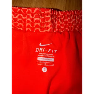 Nike Dri-FIT Women Running Shorts Orange Red Wave Print Mesh Large thumbnail 2