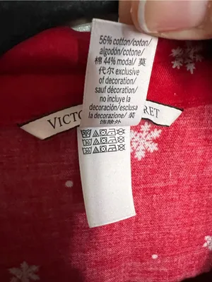 Victoria’s Secret Lipstick Red White Snowflake Short Sleeve Flannel Pajama Set thumbnail 6