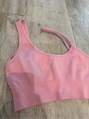 Bo + Tee Seamless Asymmetrical Bubble Gum Pink Sports Bra Size Small thumbnail 3