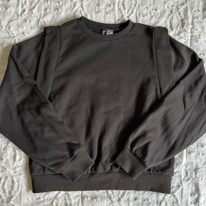 H&M Black XS Crewneck thumbnail 1