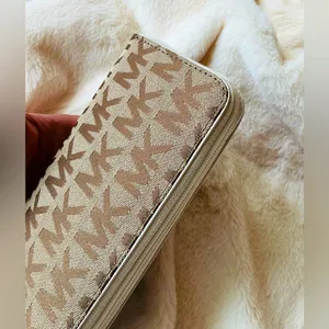 Michael Kors zip around wallet 💵💷💶💰 thumbnail 13