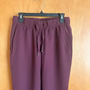 Lululemon On the Fly 7/8 Pant Womens 6‎ Burgundy Plum Drawstring Jogger thumbnail 3