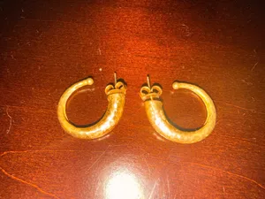 Julie Vos medium Hammered Hoops earrings Gold thumbnail 6
