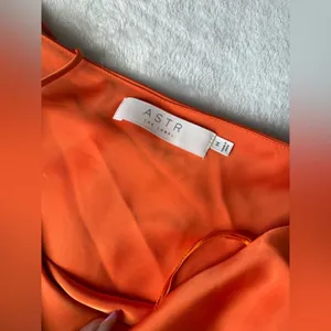 ASTR The Label Orange One Shoulder Top M Satin thumbnail 5