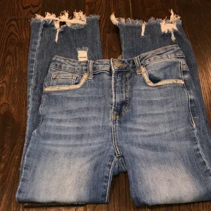 RISEN jeans size 3/26 distressed thumbnail 1