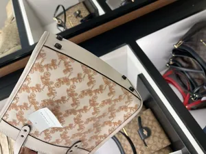 COACH CD750 Field Tote 22 In Signature Canvas With Horse And Carriage Print thumbnail 4