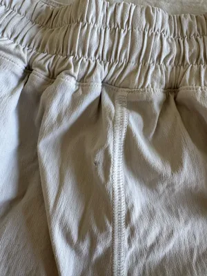 Low-Rise Hotty Lululemon Hot 2.5" White Shorts 6 thumbnail 3