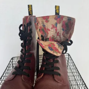 Dr. Martens Stratford Oxblood Leather Floral 9-Eye Combat Boots Women’s 8 thumbnail 10