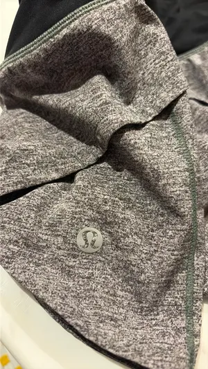 High-Rise Lululemon Grey Speed Up 2.5" Shorts size 0 thumbnail 4