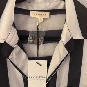 NWT Medium Promesa Black and White Striped Button Down Blouses Top thumbnail 3