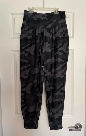 Old Navy Active Camo Joggers thumbnail 1
