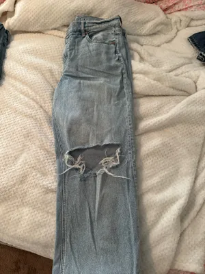 American Eagle Strigid Mom Jeans Ripped thumbnail 8