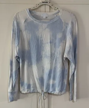 Gap blue & white top thumbnail 1