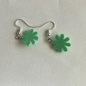 3/$20 Green and White Silver Plated Flower Floral Groovy Dangling Drop Earrings thumbnail 2