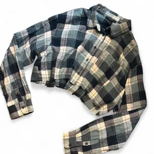 Forever 21 blue and white blue two-tone baggy plaid cropped flannel thumbnail 2