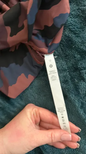 Lululemon size 12 burgundy camo thumbnail 4
