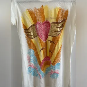 MadeULook Cream Angel Wing Rainbow Sunrise Graphic Tee Size L (FLAW) thumbnail 3