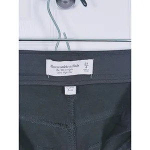 Abercrombie & Fitch Curve Love 90s Straight Faux Leather Pants Size 27 (4) Black thumbnail 4