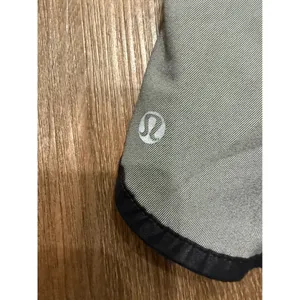 Lululemon Women's‎ Varsity Short Color Black Stretch size 10 Pocket thumbnail 3