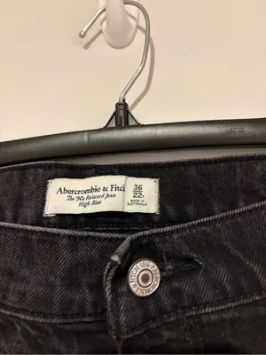 Abercrombie & Fitch High Rise 90’s Relaxed Cropped‎ Jeans raw hem black 36/22R thumbnail 3