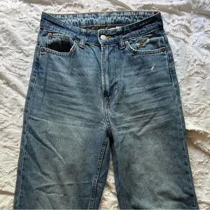 H&M Size 2 Women’s Blue Straight Jeans thumbnail 1