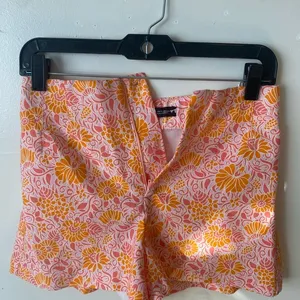 Zara floral pattern shorts thumbnail 1
