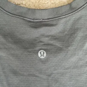 Lululemon Grey Tank Top in Women’s Size 4 thumbnail 3