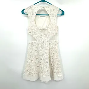 Kimchi Blue size 0‎ white mini dress crochet overlay lined peekaboo back thumbnail 2