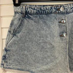Zara Denim Skort Sz XS Cutoff Jean Shorts Acid Wash thumbnail 3